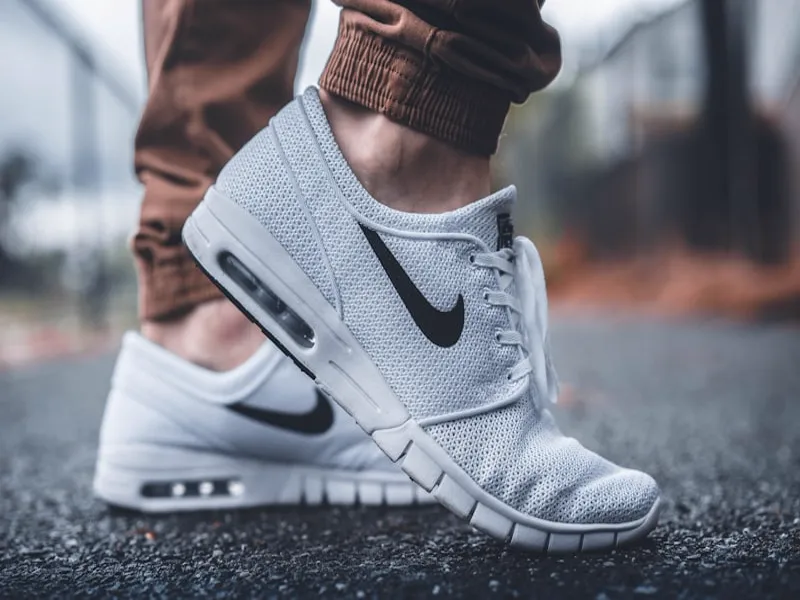 Best Walking Shoes for Elderly (Comfortable & Supportive)